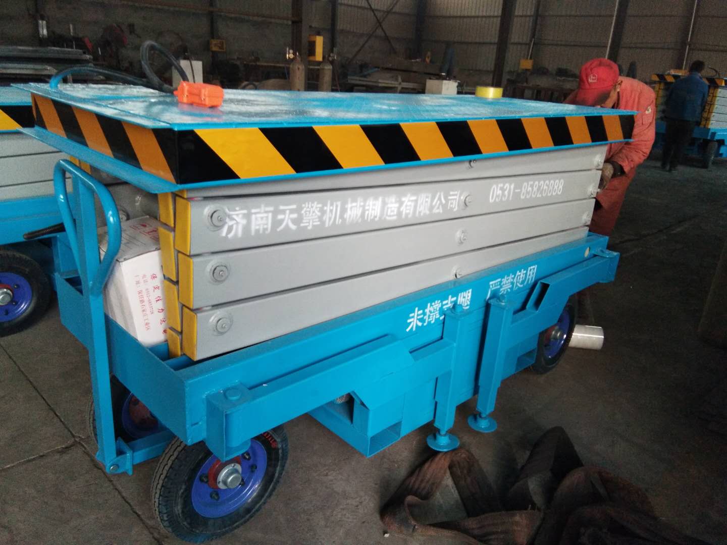 6米移動剪叉交直流兩用升降機發往張家口